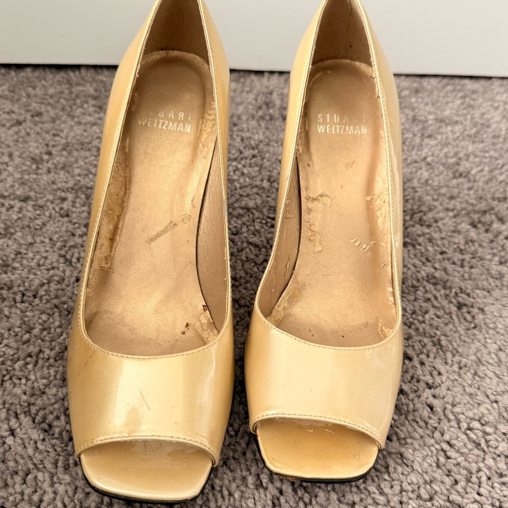 STUART WEITZMAN VINTAGE Women's Gold Patent Leather Peep Toe Heels